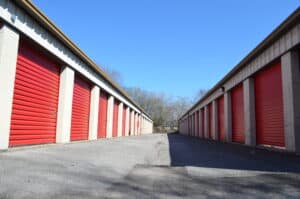 Maximizing Accessibility: Expert Tips for Efficiently Organizing Your Self-Storage Unit 