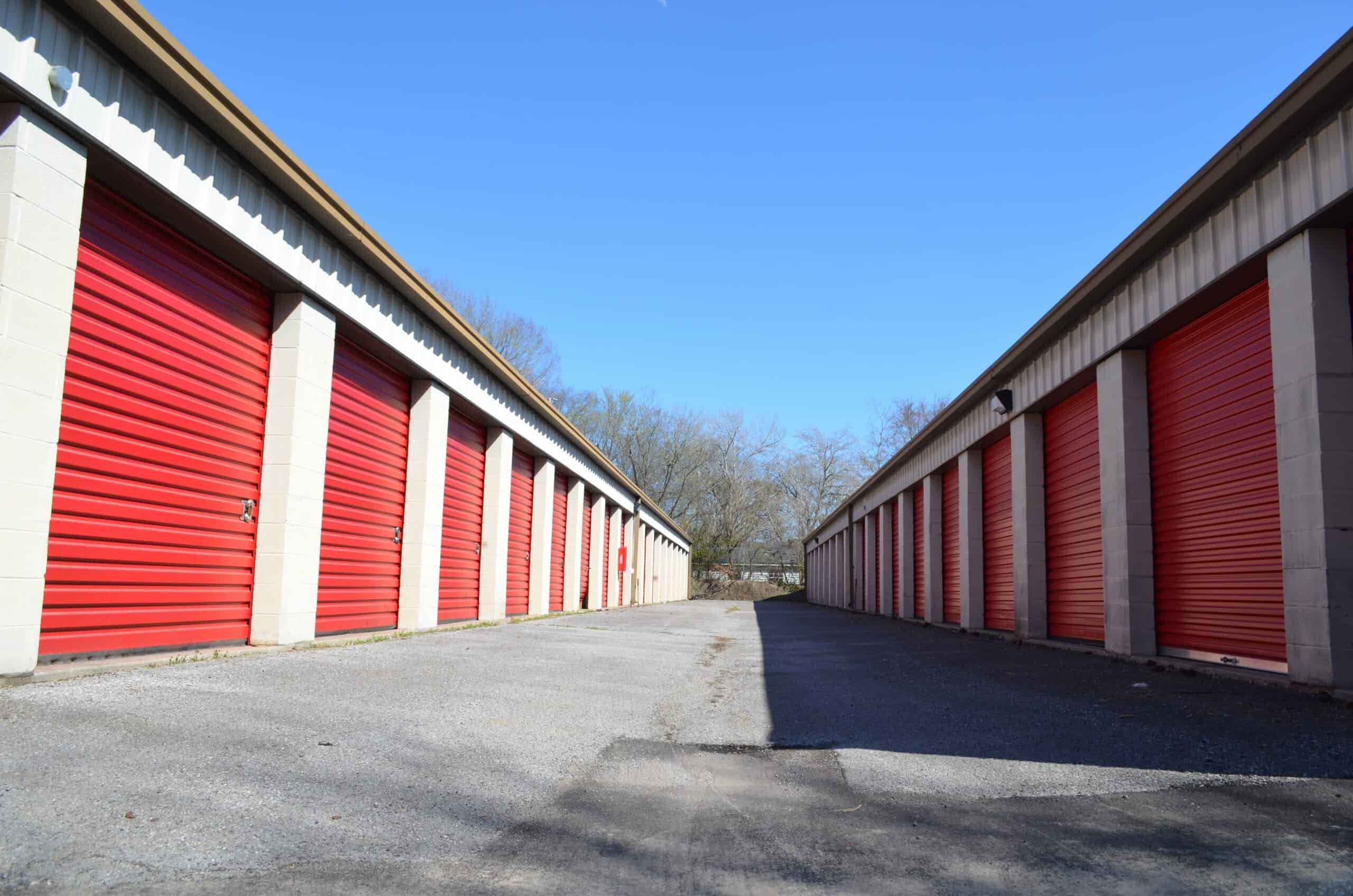 Maximizing Accessibility: Expert Tips for Efficiently Organizing Your Self-Storage Unit